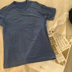Men’s M Lululemon Classic Vent Short Sleeve